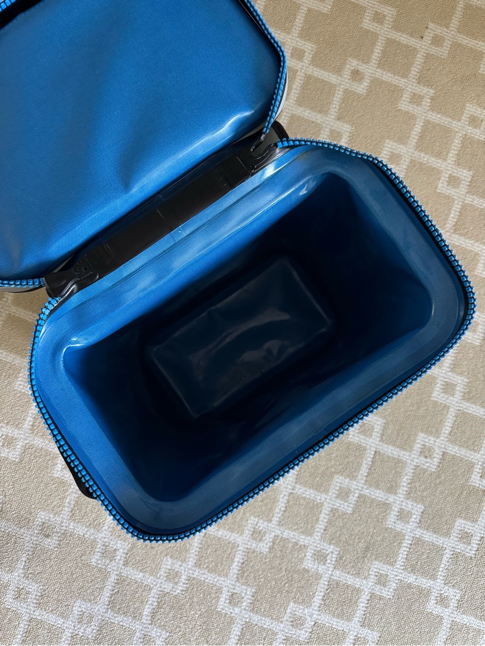 YETI Hopper BackFlip 24 Soft Backpack Cooler Gray Blue Waterproof Insulated - Picture 5 of 15